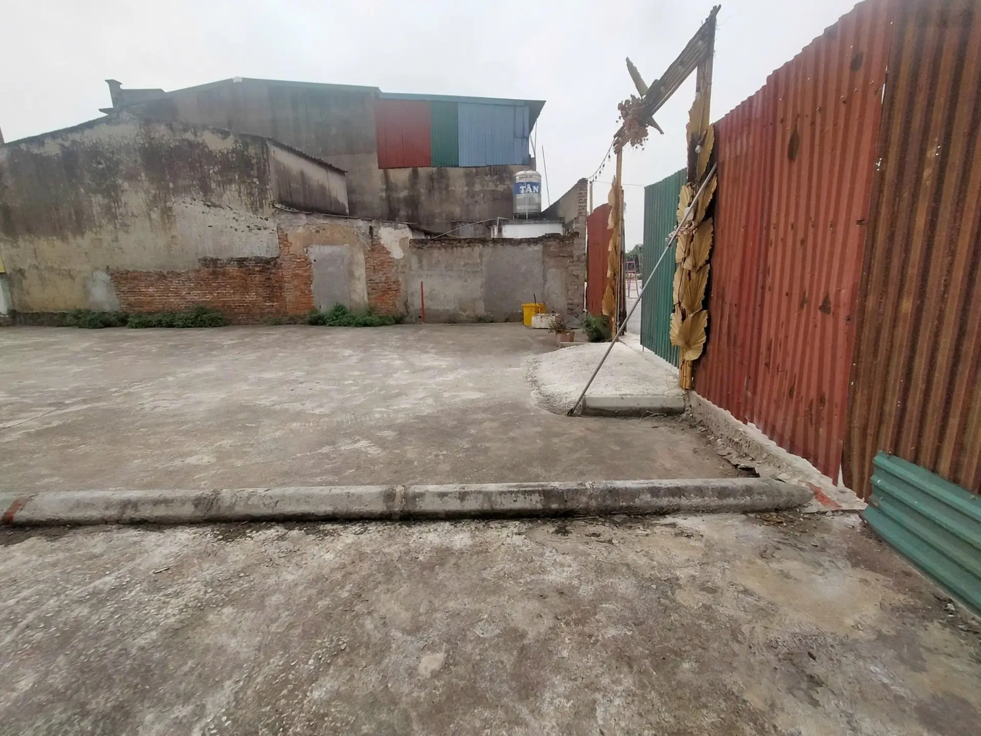 Bán gấp mảnh đất rất đẹp - vuông vắn - khuôn tiền - đường ôtô vào nhà Mai Lâm, Đông Anh, Hà Nội