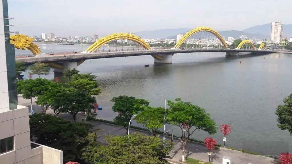 Bán toà căn hộ 8 tầng view cầu Rồng - ngay sát chợ đêm - doanh thu khủng - giá cực tốt