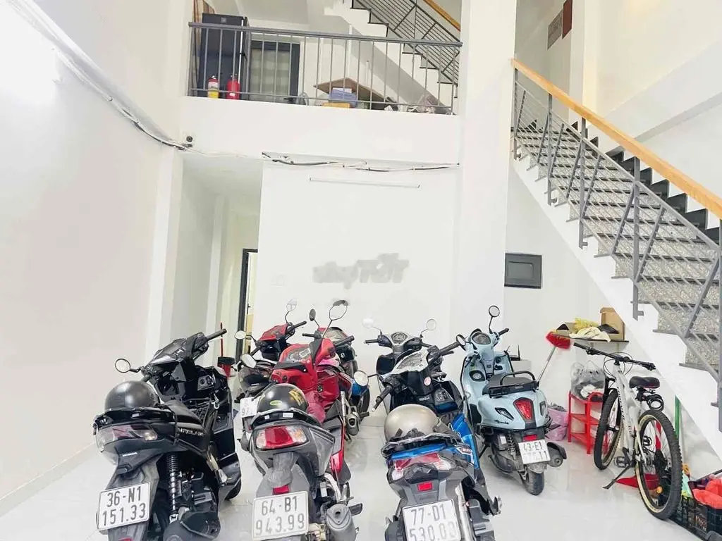 Bán nhà tại đường Hoàng Diệu 2 , Linh Trung , Thủ Đức . . . Nhà 5 tần