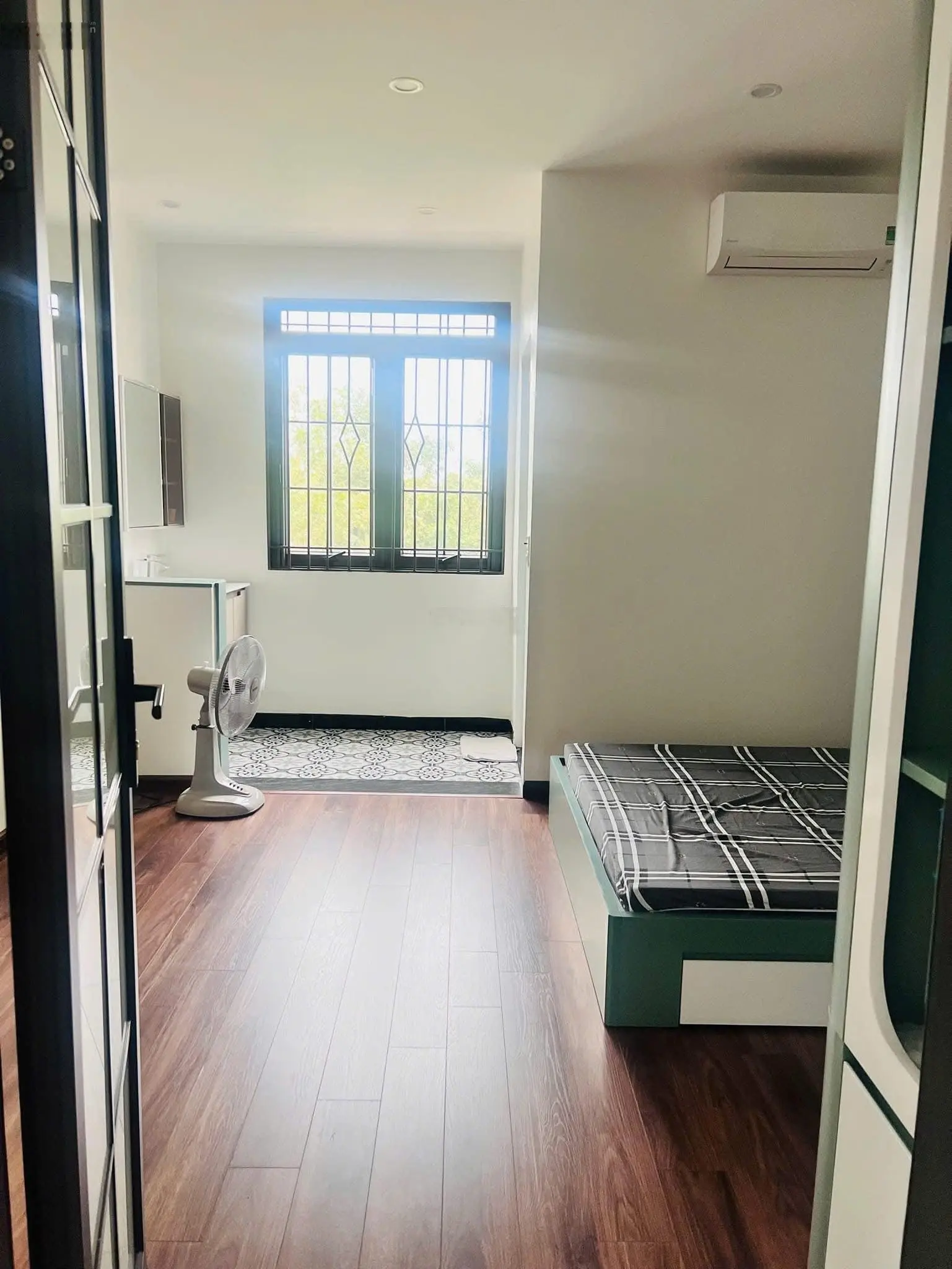 Cần bán căn Nhà mới tinh đẹp mộng mơ nhìn hồ nhỏ mát mẻ tại Đồng Soi, tp BN. Giá thỏa thuận
