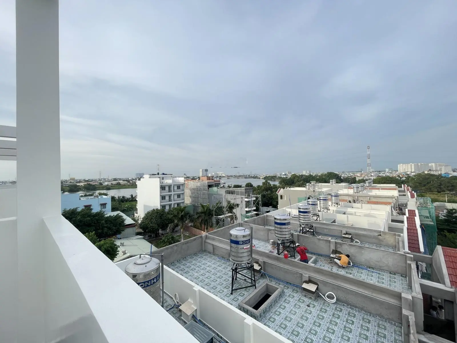 Nhà 1 trệt 5 lầu có thang máy, khu đồng bộ ven sông sài gòn, đường 9m liền kề vạn phúc city
