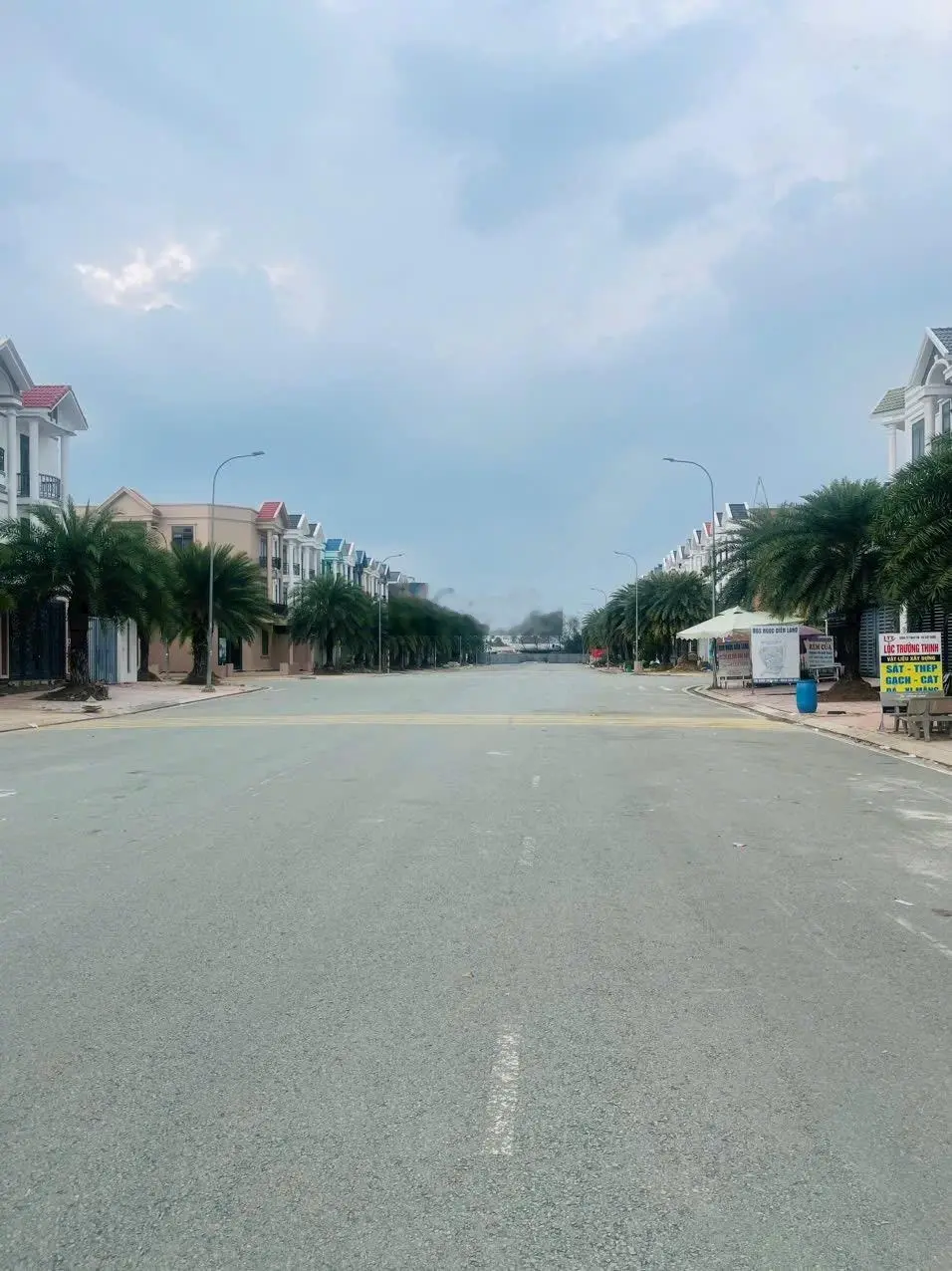 Cần bán gấp nên giảm 1tỷ Nhà C4 MT đường 30m CENTANA ĐIÊN PHÚC THÀNH - DT 104m2 Giá chỉ 6,7tỷ