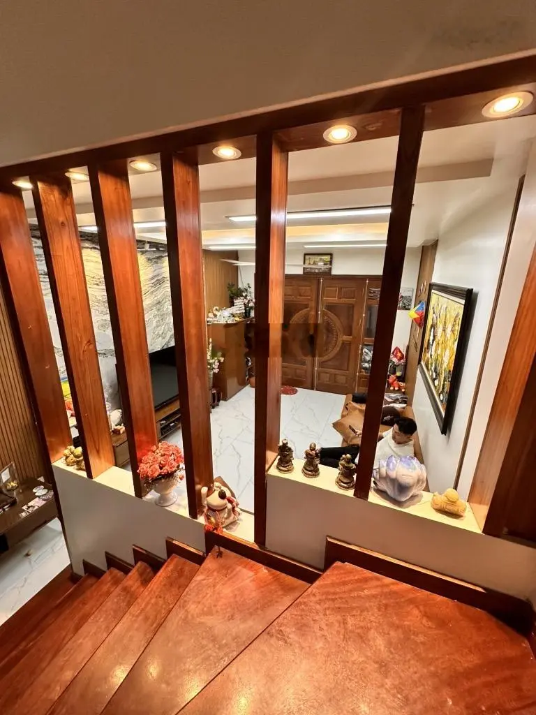 Bán nhà đại cát,liên mạc .dt 42m 5 tầng,ngõ oto tránh ,vào nhà.