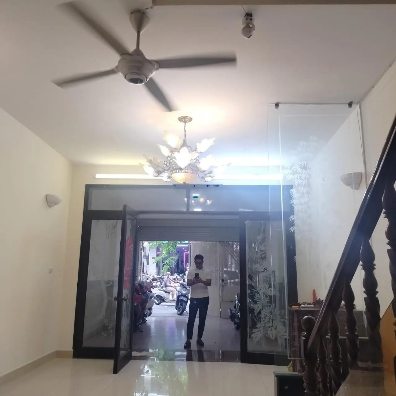 Gia Đình cần tiền bán gấp nhà MT Võ Oanh bán nhà D3 Bình Thạnh DT: 5*20 3 tầng HĐT 45tr giá 23.7 tỷ