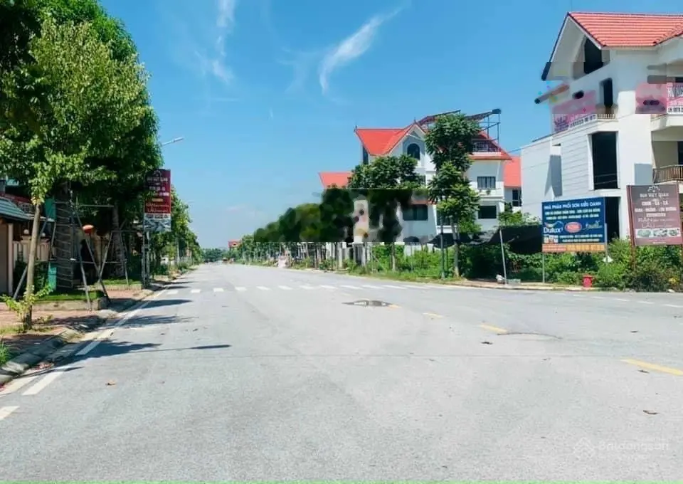Bán căn biệt thự mặt đường 24m. Căn duy nhất. Giá đầu tư quá tốt. LH 0962 204 ***