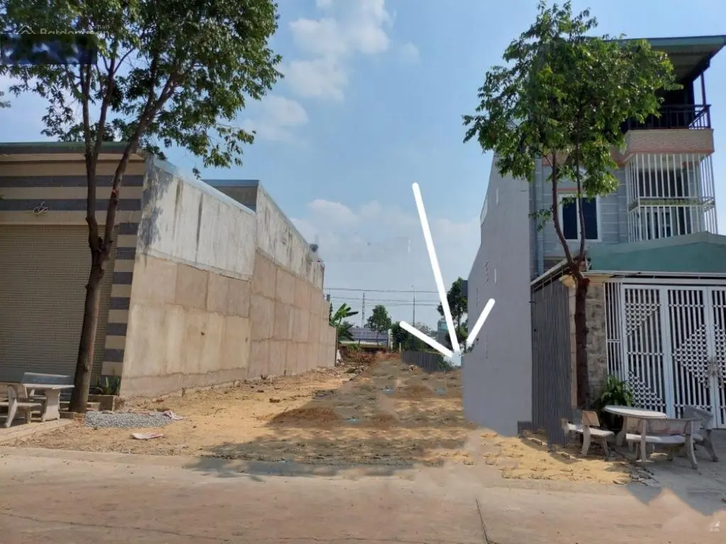 Cần tiền kinh doanh bán gấp lô đất đường Lê Lợi 100m2 giá 1tỷ2 - thị trấn Hocmon sổ sẵn