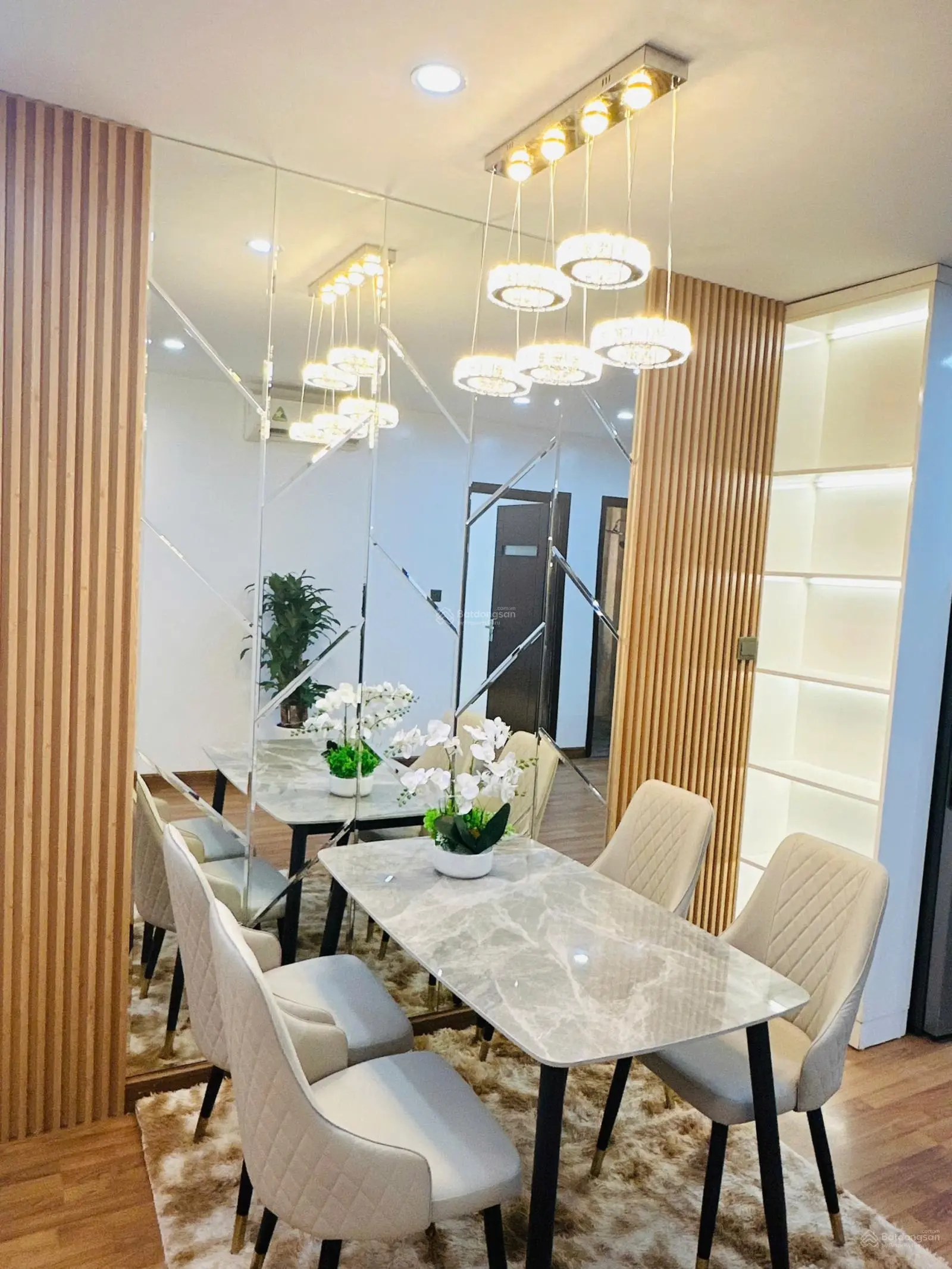 Chính chủ cần bán căn hộ 125m2 Giá 5,5 tỷ đầy đủ nội thất 0989 996 ***