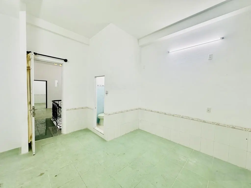 Nhà 3 tầng kiên cố - 62m2 - đường 5m ngay chợ đống đa - nhỉnh 4 tỷ
