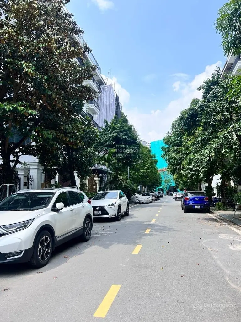 Nhà phố - Lâm Hạ, Long Biên, thang máy, vỉa hè, 3 ô tô tránh, 2 mặt thoáng trước sau