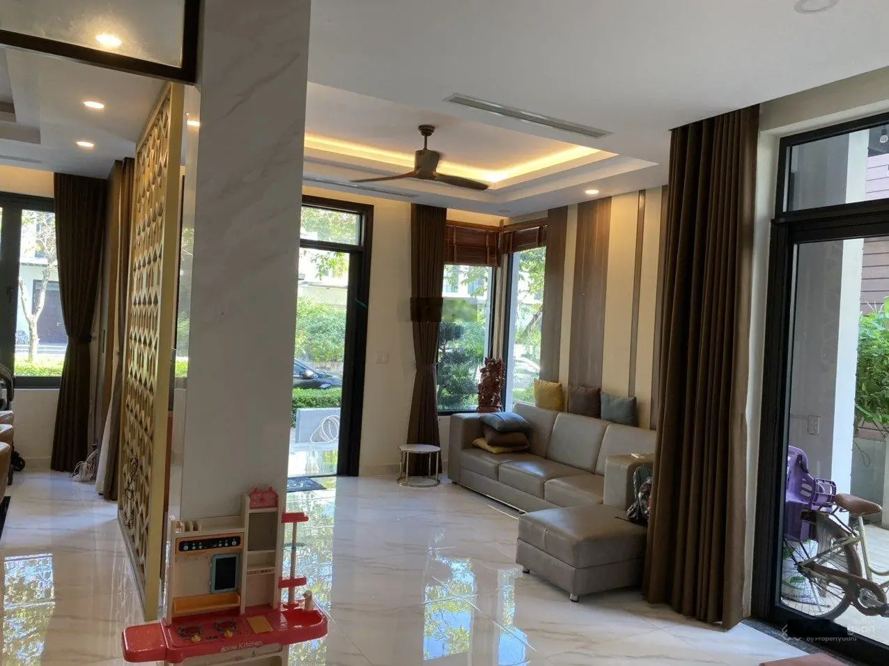 Cần bán biệt thự Lucasta Villa - Giá 25 tỷ - Full nội thất cao cấp. DT 175m2. Trục đường lớn 20m