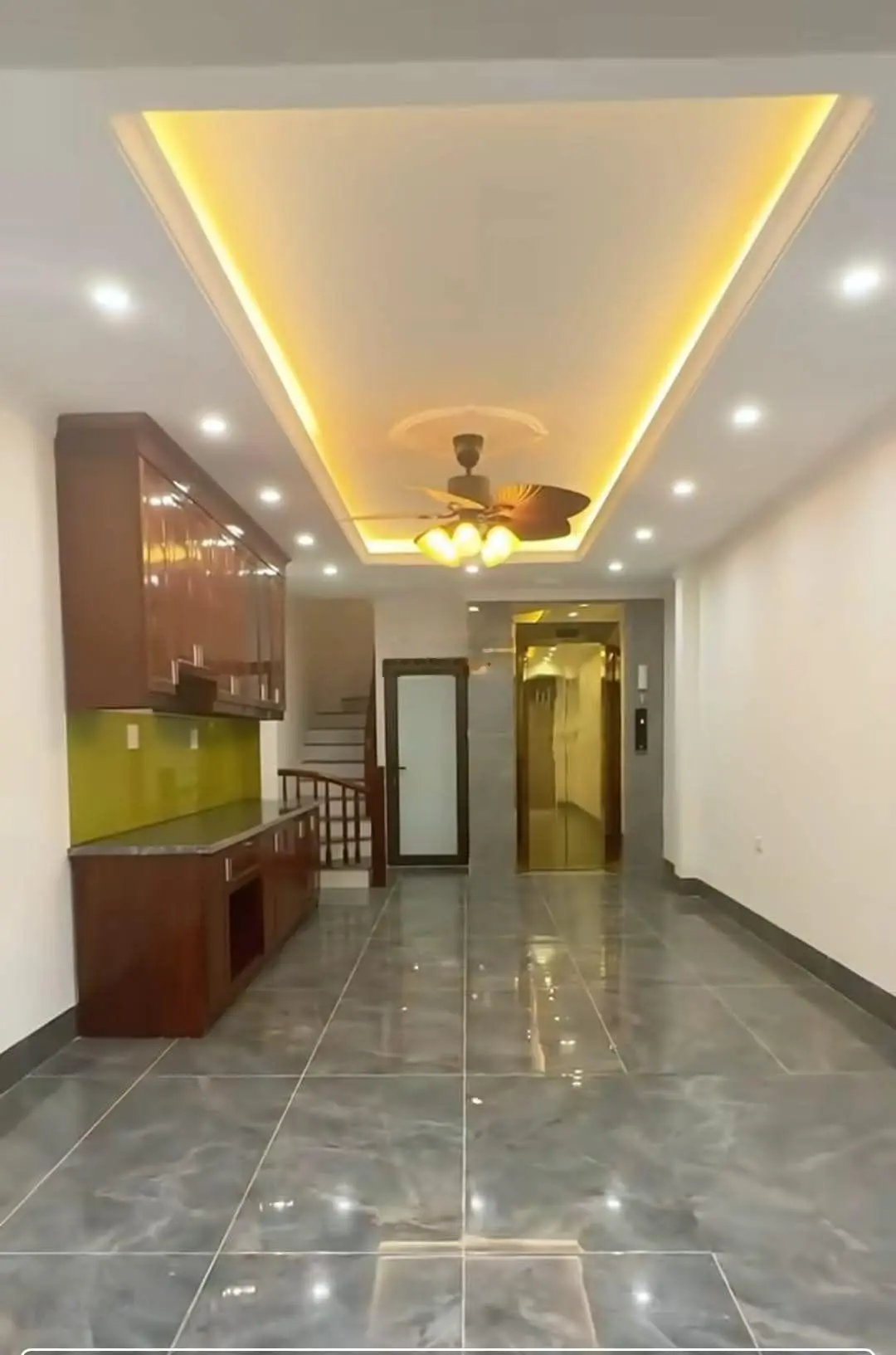 Bán nhà riêng Thạch Bàn 40m2 x 6 tầng thang máy gara ô tô cách 10m ra ô tô tránh TT Đăng Kiểm