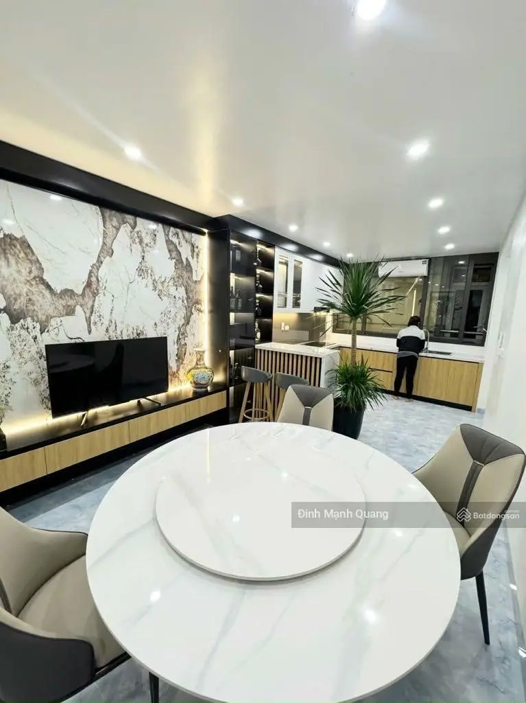 Võng Thị, phố hiếm nhà bán, 37m2. 6 tầng, gần ô tô gần phố, chỉ 7,x tỷ.