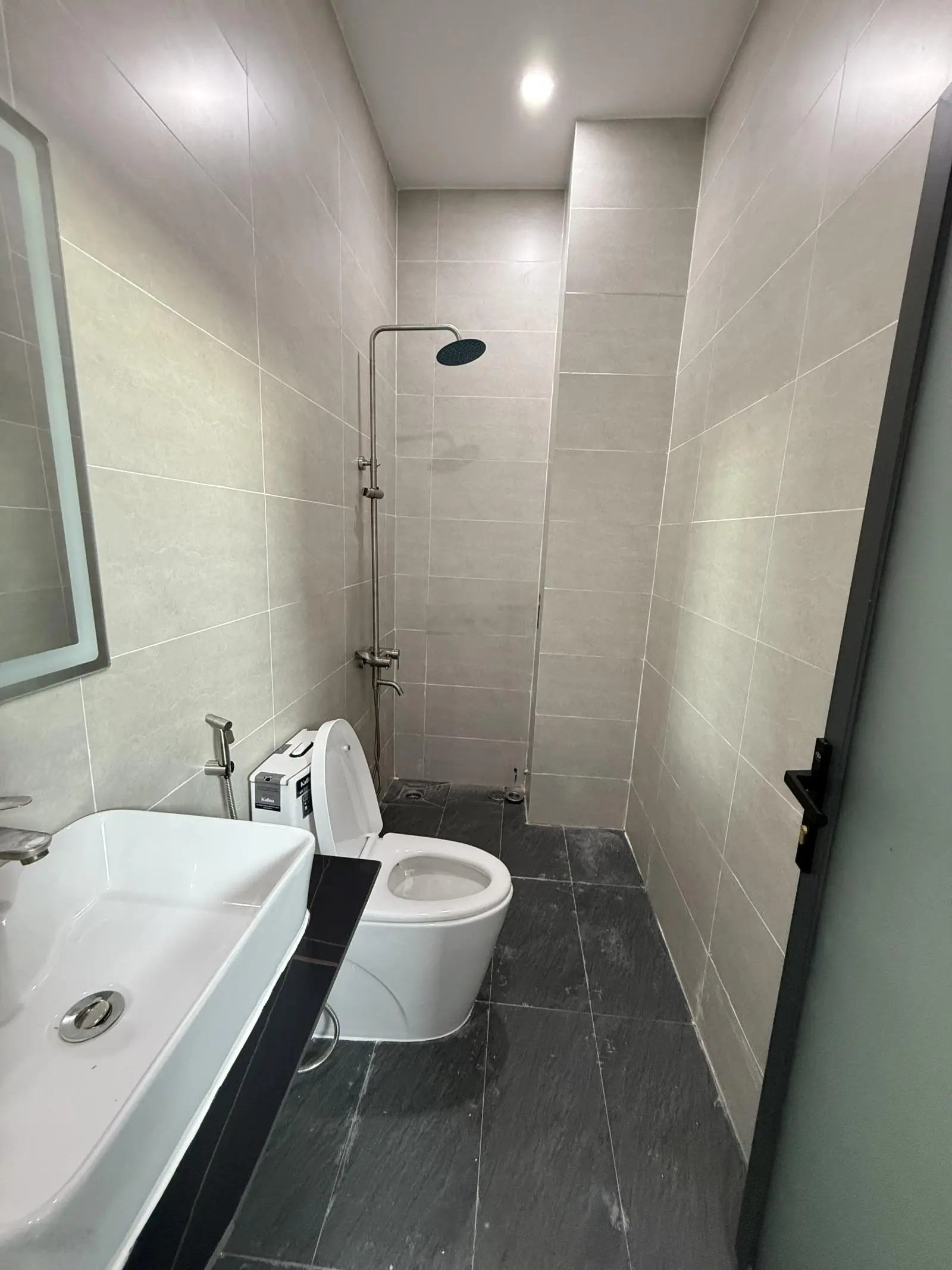 Bán nhà Phú Mỹ đường DX 039 nhựa 8m, nhà 1 trệt 1 lầu, 3 phòng ngủ, sân để 2 xe oto