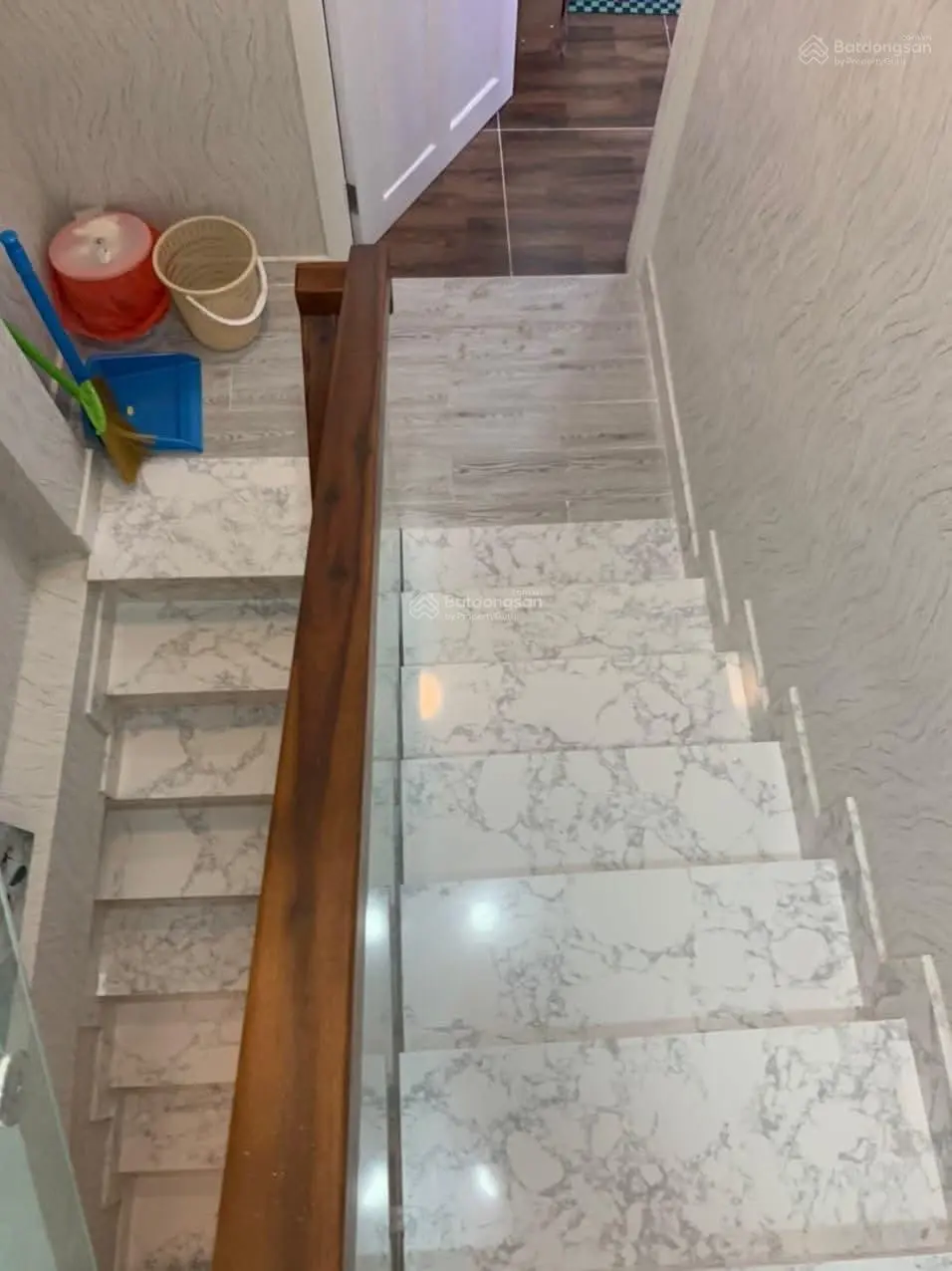 Nhà 30,7 m2 (ngang 6,6 m), 4 tầng 3pn, gần ra mặt tiền Hoàng Sa Q1. 6,9 tỷ