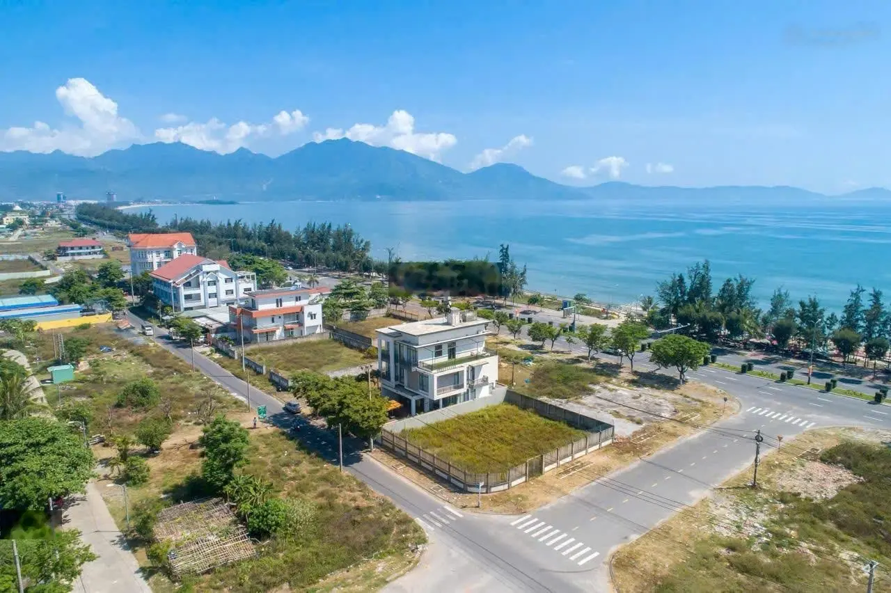 Bán nhà Villa đường Lê Văn Miến, sát biển Nguyễn Tất Thành