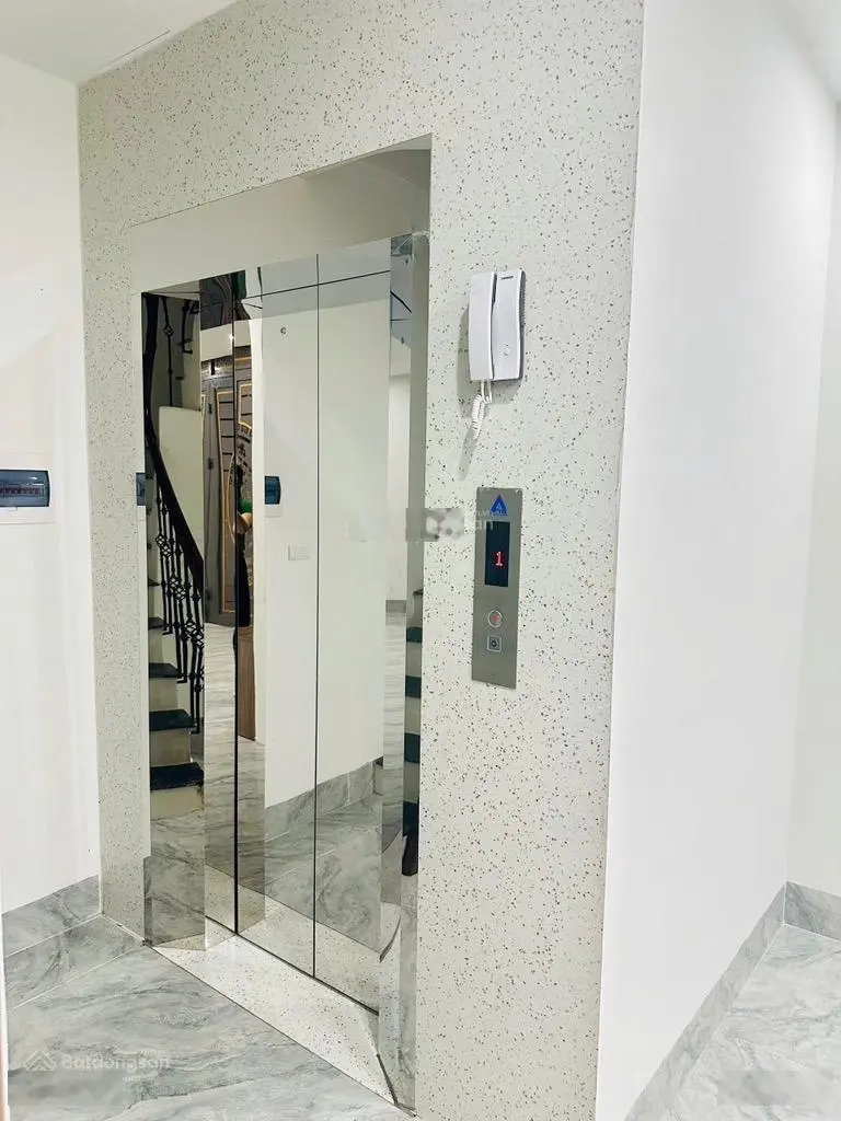 Tôn đức thắng_1 bước ra mặt phố_dân xây chắc chắn_thang máy_ở và kinh doanh dt:50m_mt:6,9_13,4 tỷ