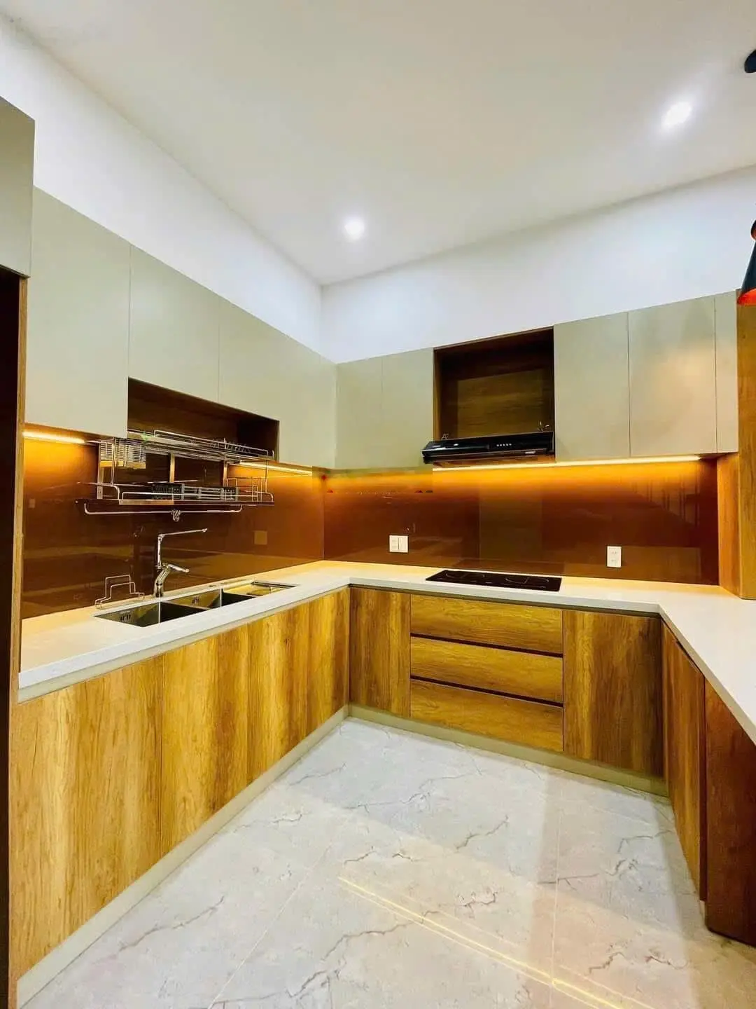 Cần bán gấp nhà 60m2 giá 2tỷ9 tại Bình Chánh shr đang cho thuê 8tr/tháng còn tl cho ai thiện chí