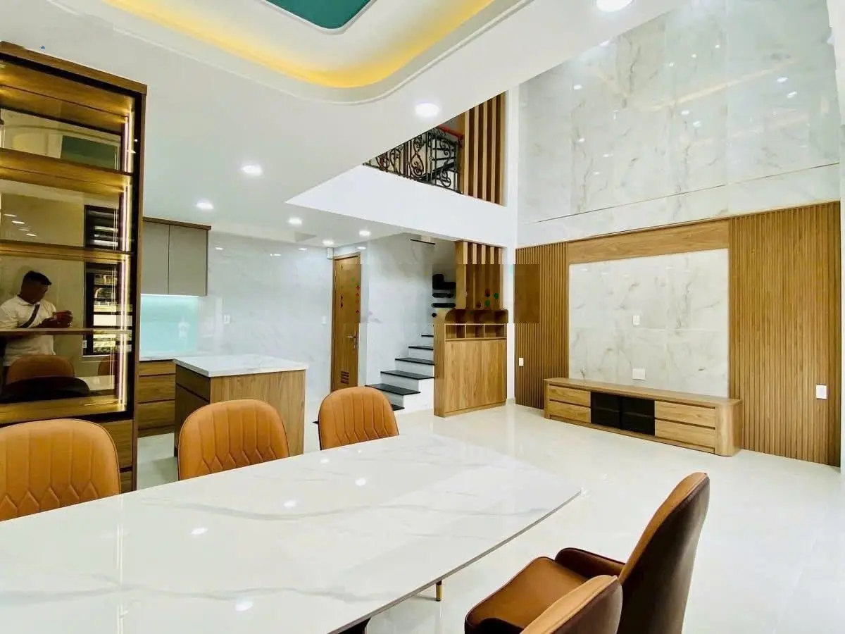 Bán gấp giá tốt nhất 3tỷ7 quay đầu trong khu vực quận 10. Dt 65.1m2, shr, hđt cao 17triệu/1tháng.