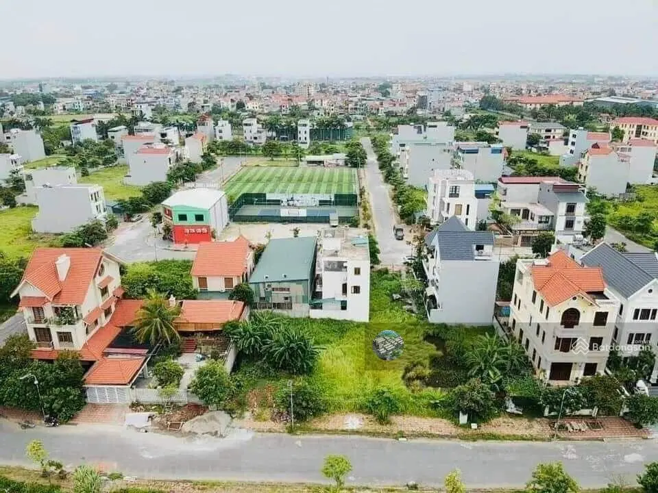 New City Phố Nối em cần bán một số lô đất giá rẻ dân cư đông đúc xây ở luôn, nhìn thẳng vườn hoa