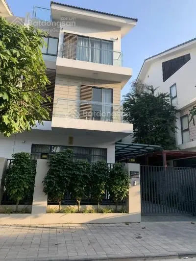 Bán gấp biệt thự Nam Kỳ Khởi Nghĩa, Quận 3, 10x18m, NH: 18m - CN: 380m, Cấp 4, giá 75 tỷ