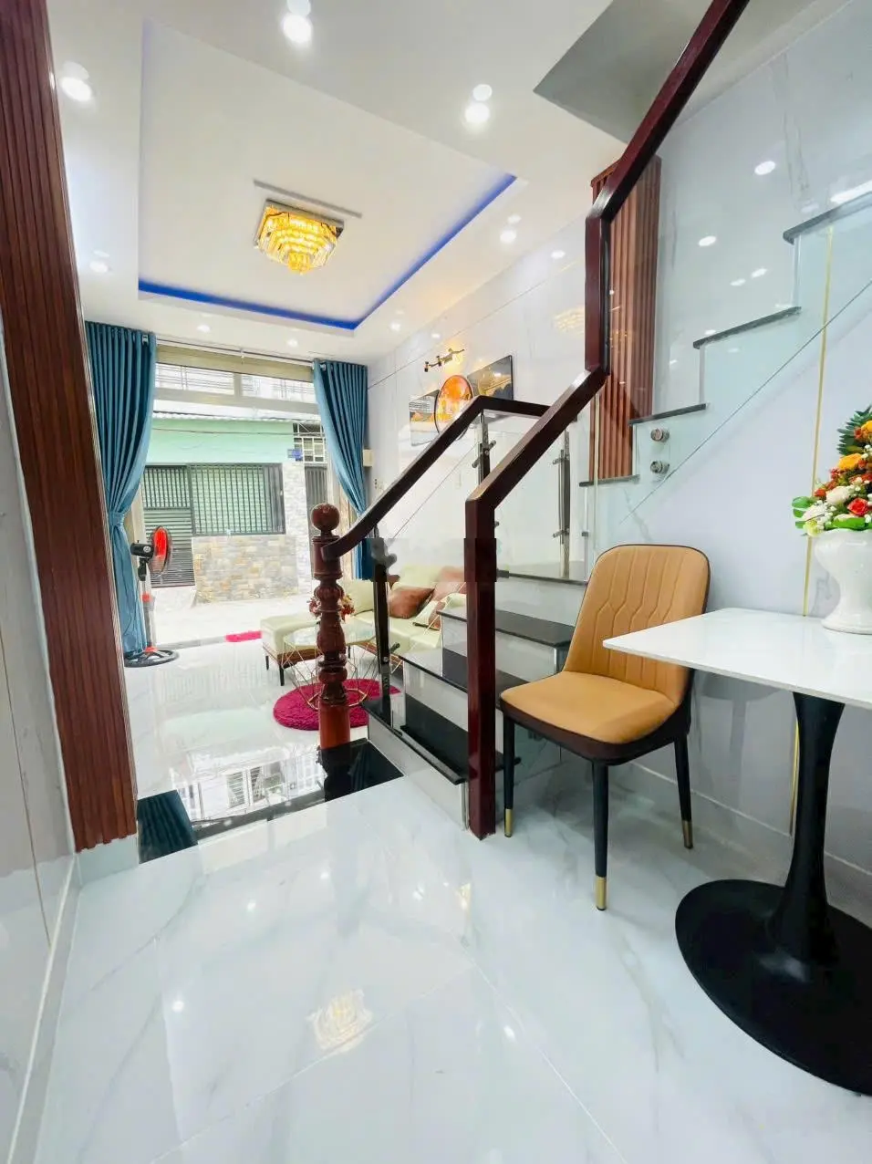 Bán nhà đúc 2 lầu hẻm xe tải thông, gần chợ Hạnh Thông Tây, trung tâm Gò Vấp, giá 3,79 tỷ