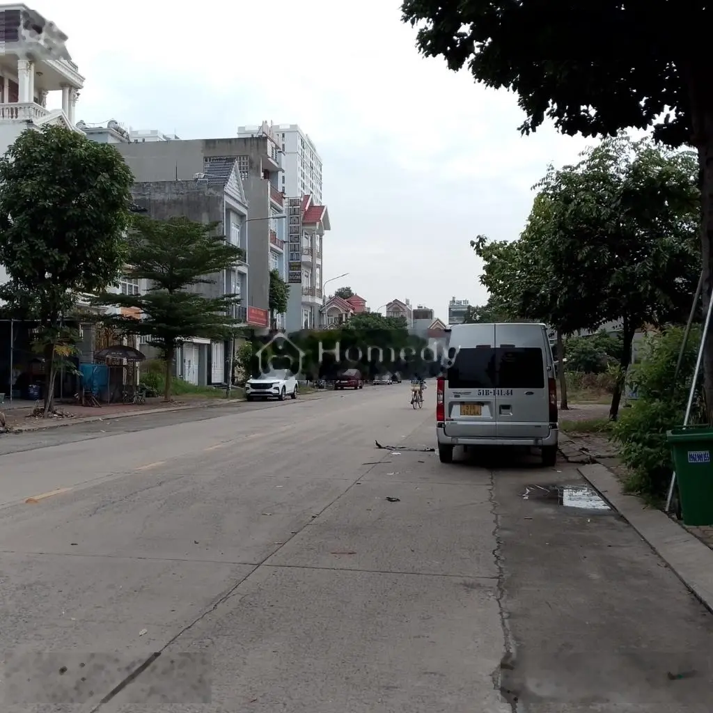 Bán gấp nhà 3 tầng ( ngã 4 5.50, Vincom) dĩ an, bình dương.