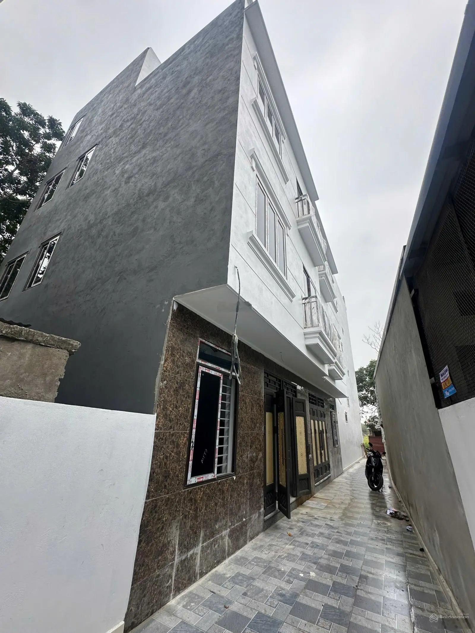 Cực hiếm Ôtô đỗ cửa, rộng thoáng. 43m2*4T Phụng Châu. Ở sướng, Đầu tư chắc thắng. Giá chỉ 3,1x tỷ