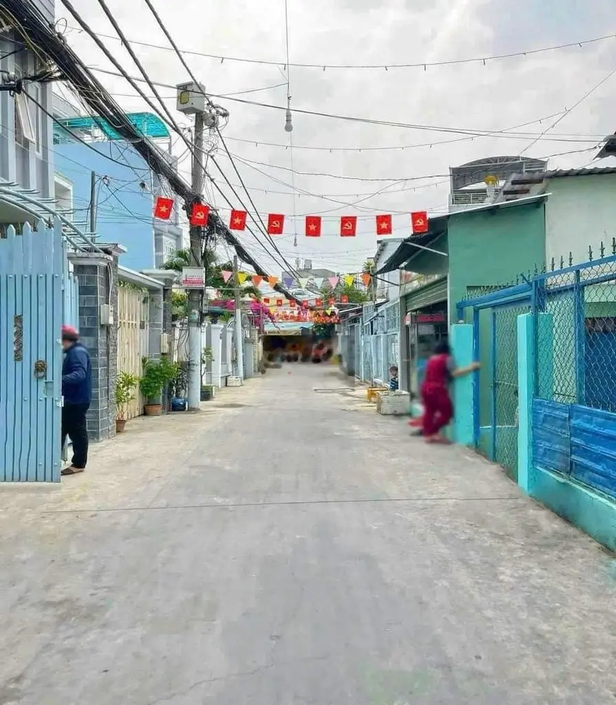 Nhà đất hẻm xe hơi Quận 7, gần đường lớn, 5- 6 tỷ. Có vài sản phẩm.