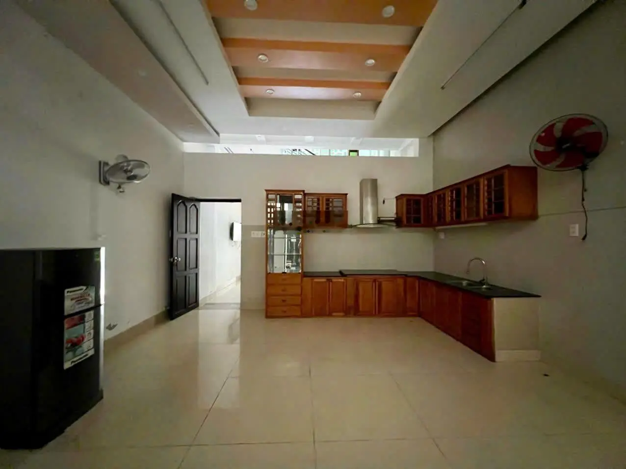 Bán nhà 3 tầng mặt tiền Đường Dã Tượng TTTP Nha Trang, gần biển, gần công viên. Sổ đỏ hoàn công.