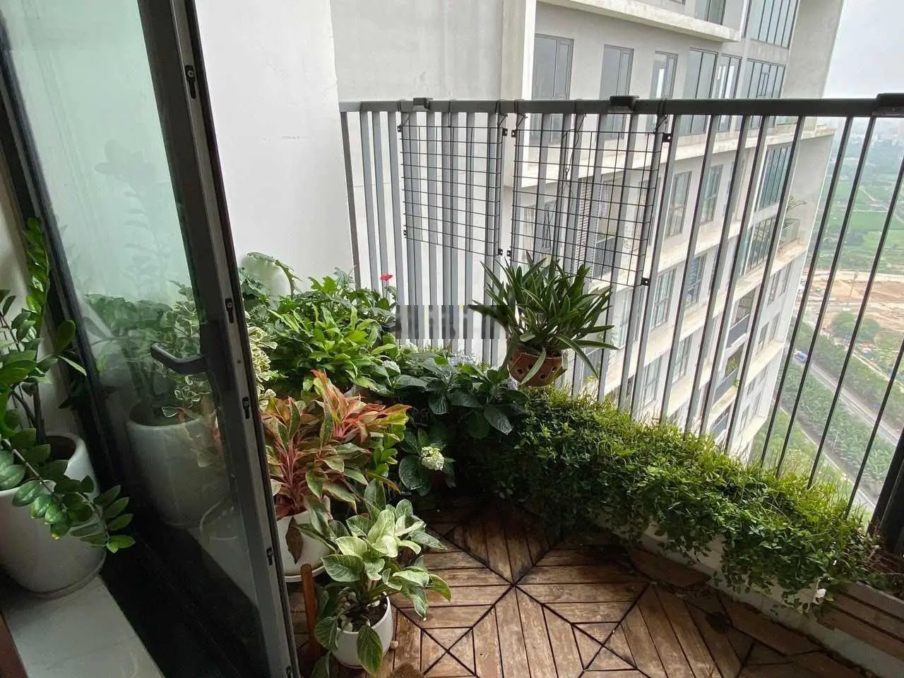 Chính chủ bán 3pn, 125m2, bc đông nam, giá 6,2 tỷ, có slot oto, mát mẻ. lh:0343,202.831