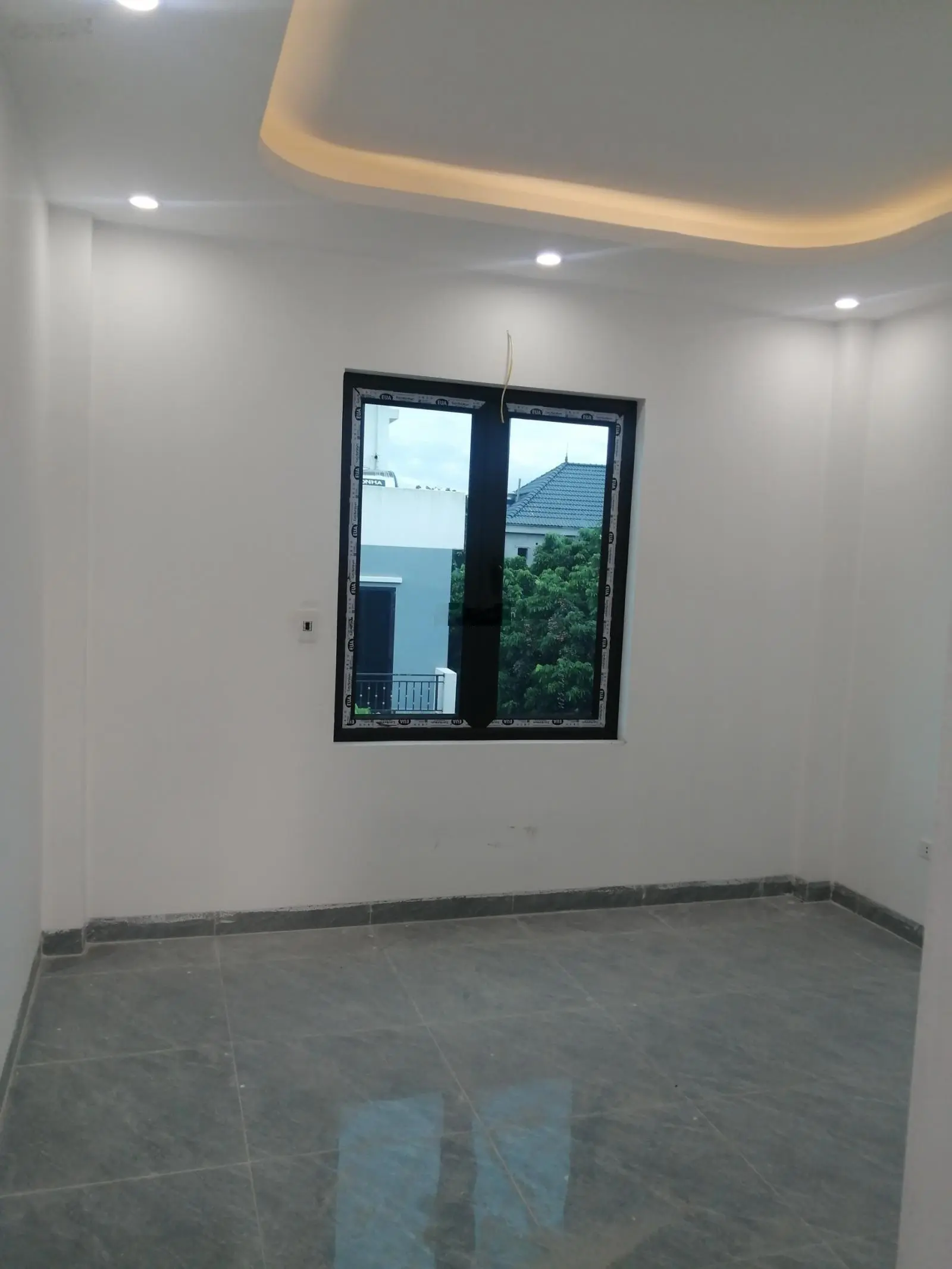 Nhà mới - đường ngõ rộng-ô tô đỗ cửa-gần ngay chục chính xã phụng châu