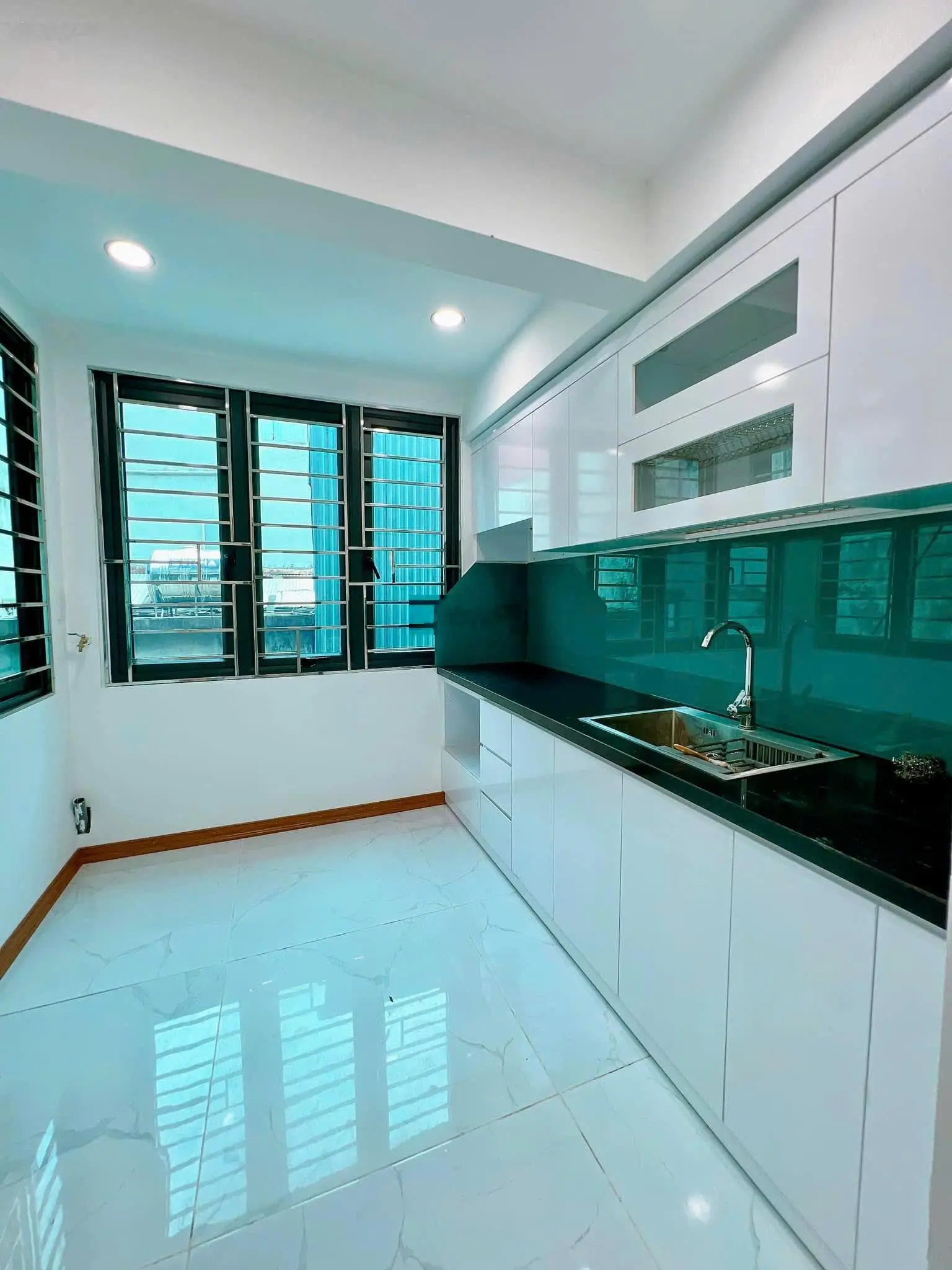 Hiếm! Chỉ 3,78 tỷ tập thể Ngọc Hà, Ba Đình, Lô Góc, gần công viên, sổ to, 100m2, 3pn 2wc nhà đẹp