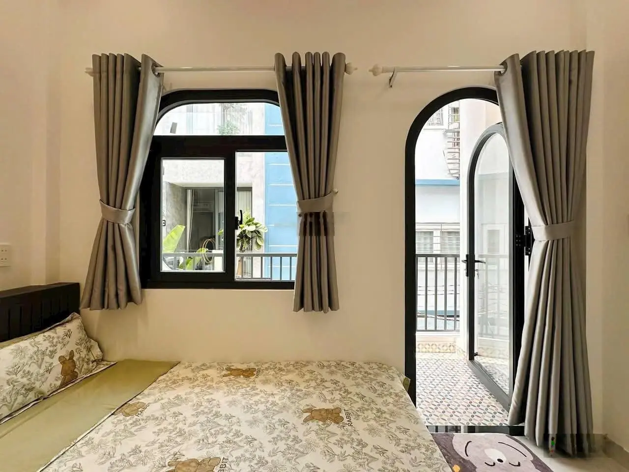 Nhà hxh Nguyễn Trọng Tuyển, 2,15 tỷ, 52 m2, 4PN, 4WC, đẹp, nhiều tiện ích. Shr sang tên ngay