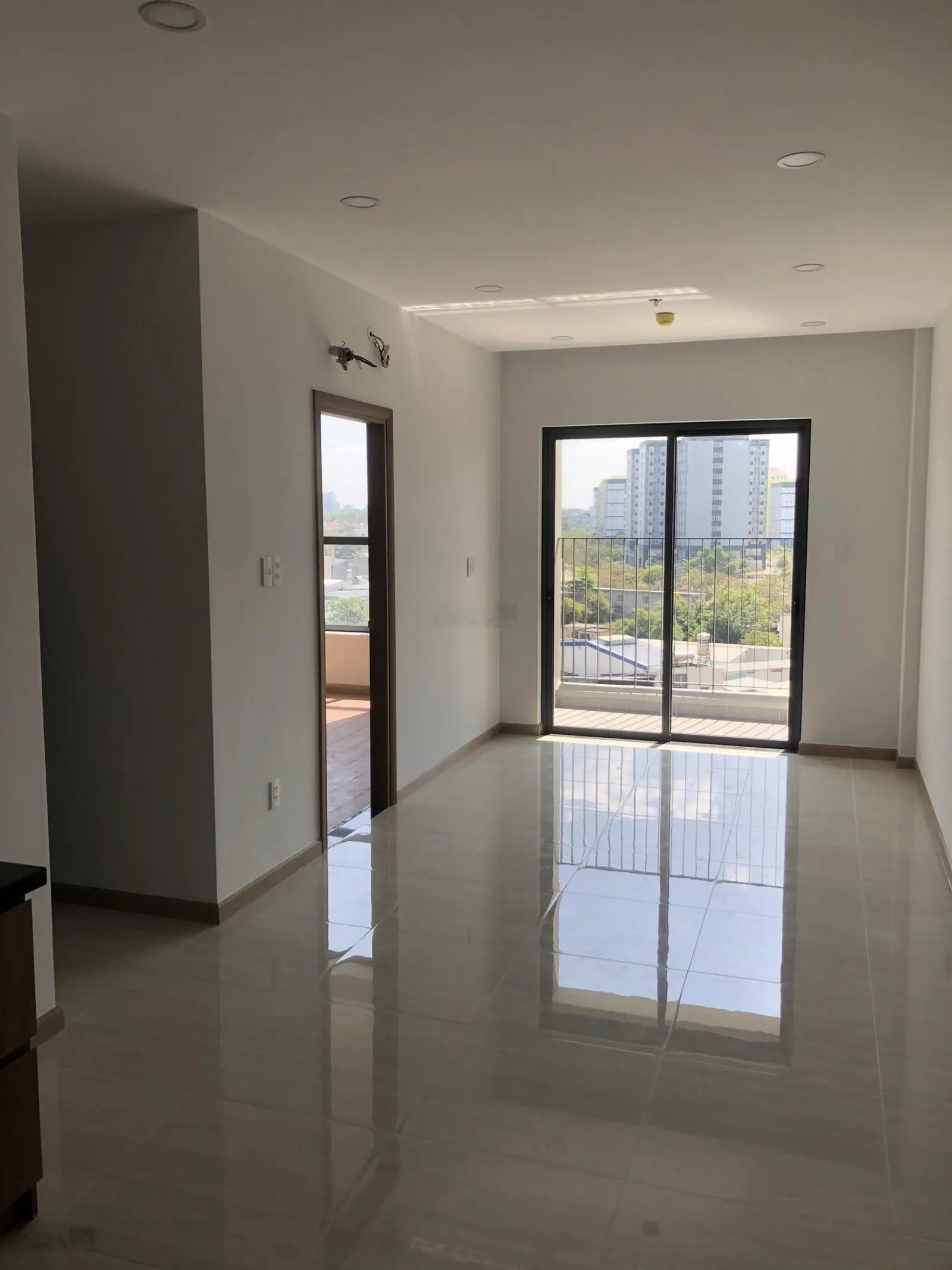 Kẹt vốn bán gấp Bcons Green View 2PN - 1WC view ngoài, trả trước 320 tr nhận nhà 1,6 tỷ