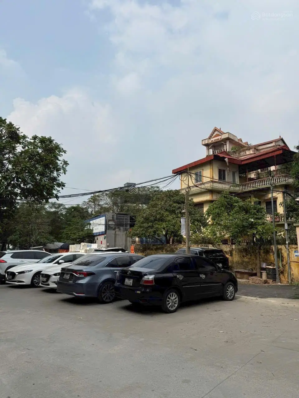 Bán đất Võ Chí Công - Xuân La 235m2 MT 15m nhà 4 tầng, lô góc, vị trí đẹp, Giá tốt.