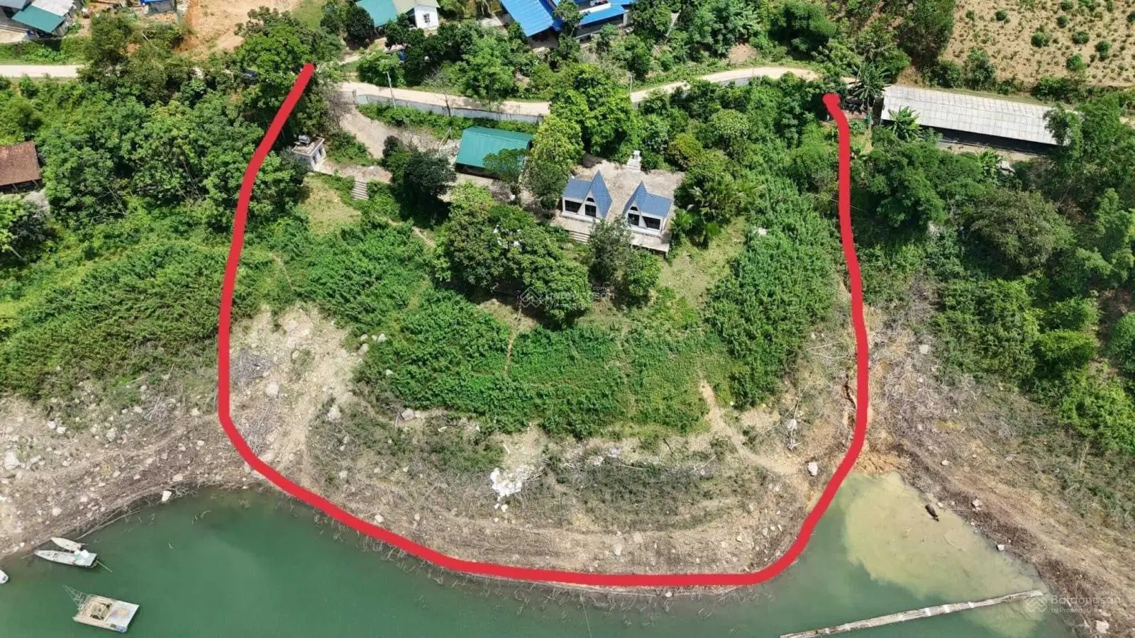 Chỉ 4 tỷ thôi là anh chị sở hữu ngay lô đất bám hồ cực đẹp, cách Big C chỉ 90 km