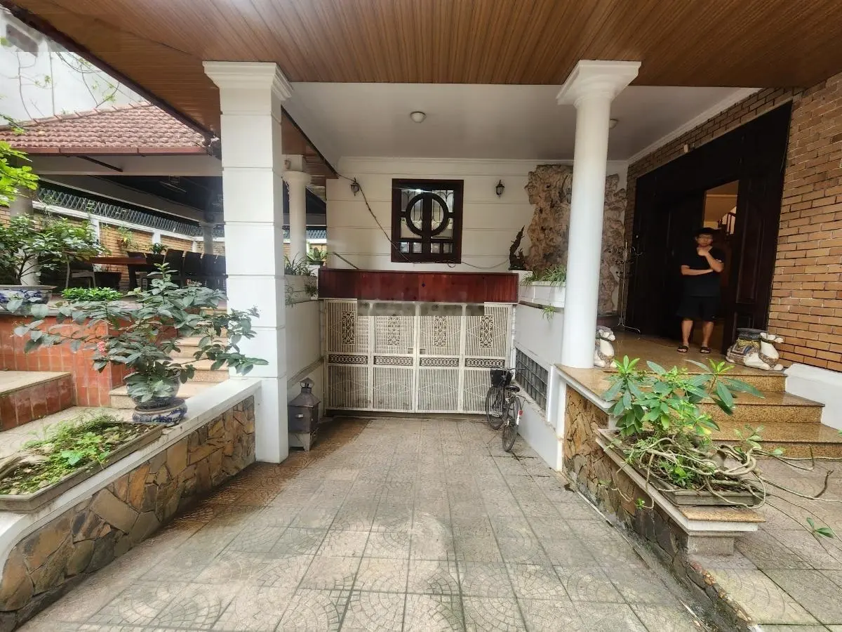 Biệt thự siêu víp dịch vọng, giá rẻ, ôtô, phân lô, 4 tầng, 270m2, mt20 - 65tỷ