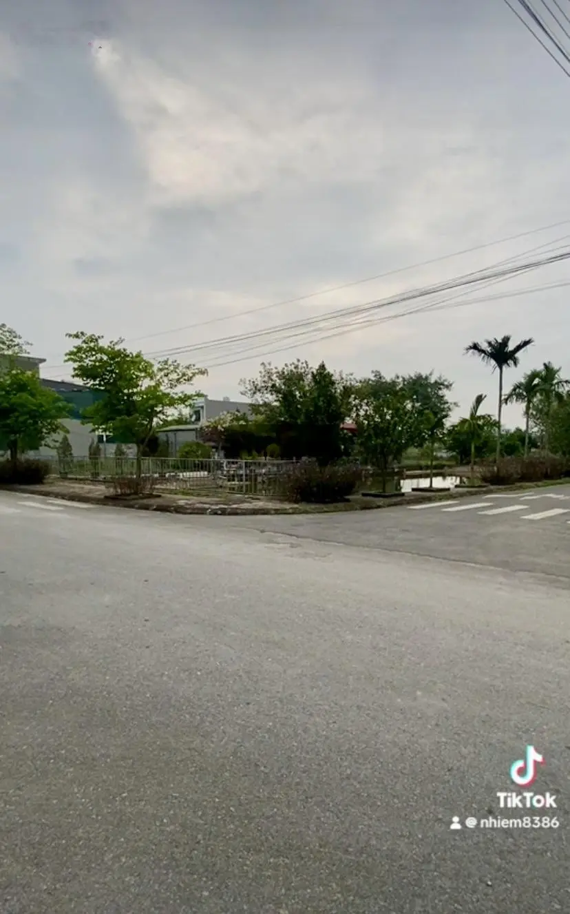 Bán lô góc view hồ nhỏ khu tđc phú xuân hướng đông nam diện tích 140m sổ đỏ lâu dài - lh 0984 578 ***