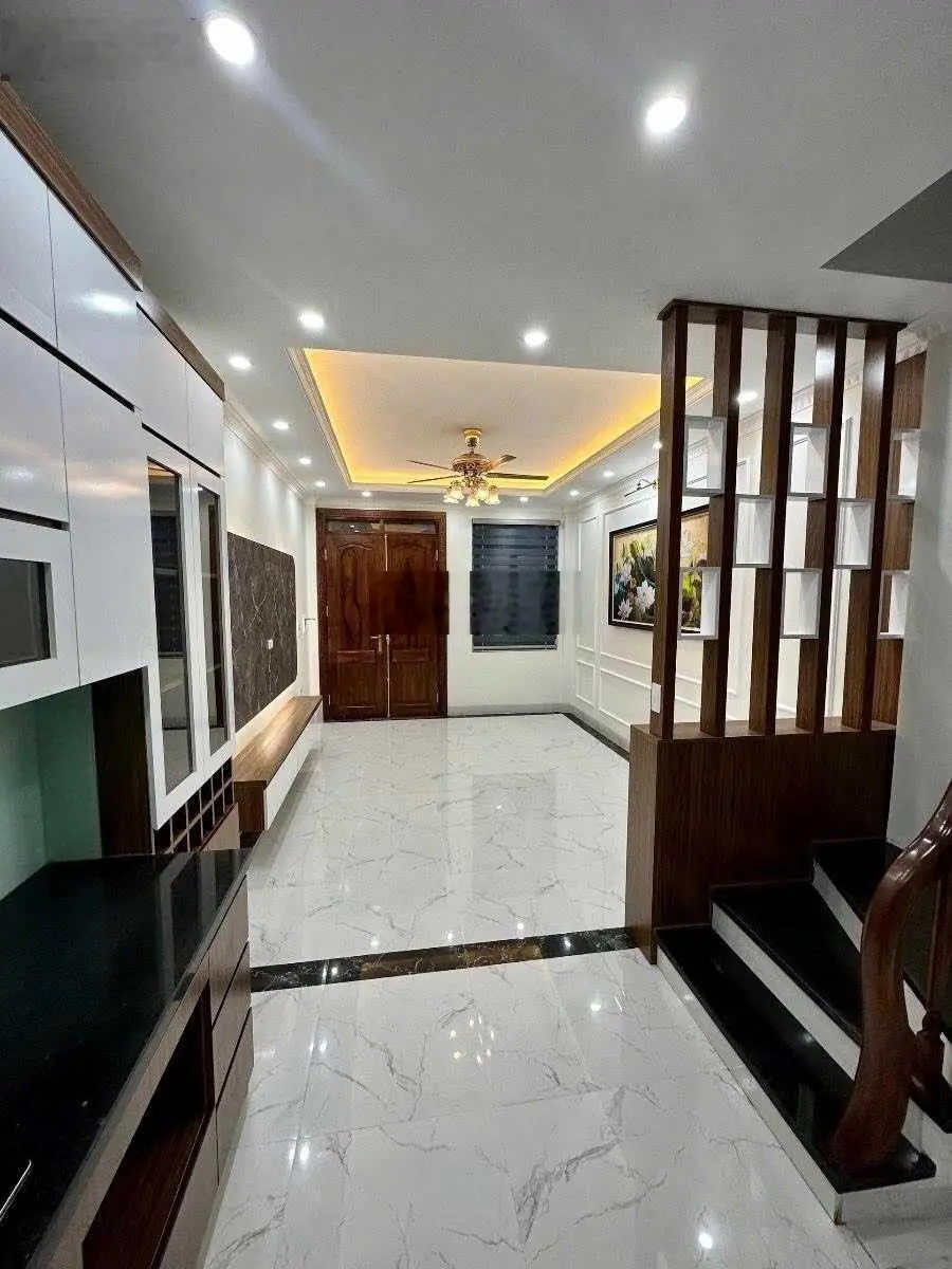 Nhà 5 tầng 30,2m2 ngõ nông, thẳng, cạnh đất DV 25.2ha nhỉnh 4 tỷ nhỏ