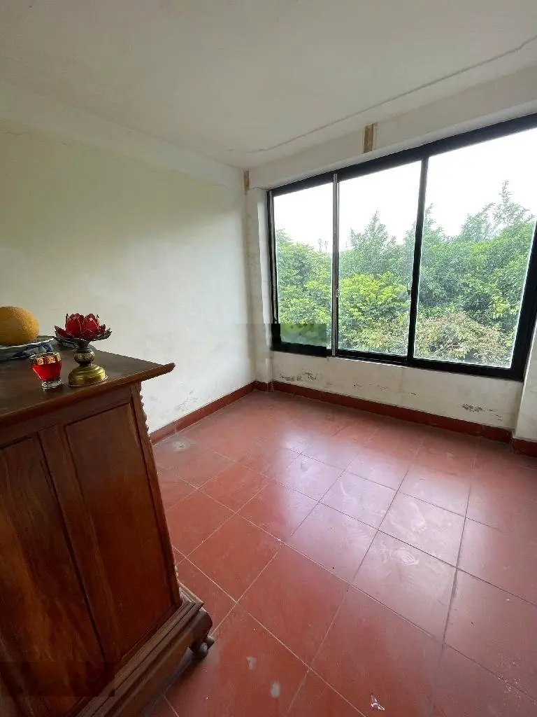 Cần tiền nên bán nhà nằm Phố Đặng Tiến Đông, phố kinh doanh sầm uất ngày đêm, tiện ích ngập tràn