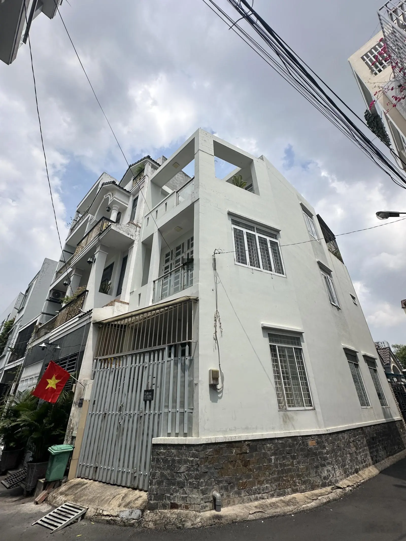 Bán nhà đẹp 3 tầng - 60m2- sát đặng văn bi - trường thọ lô góc ô tô đậu trước nhà nhỉnh 6 tỷ