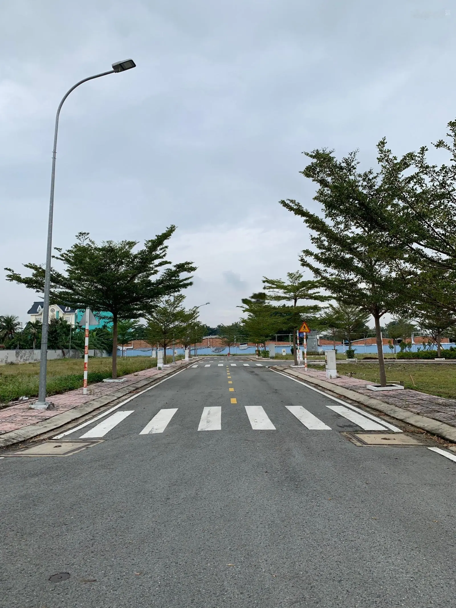 Đất ngộp 80m2 MT đường Hoàng Hữu Nam, p. Long Thạnh Mỹ Q9, SHR, dân cư đông