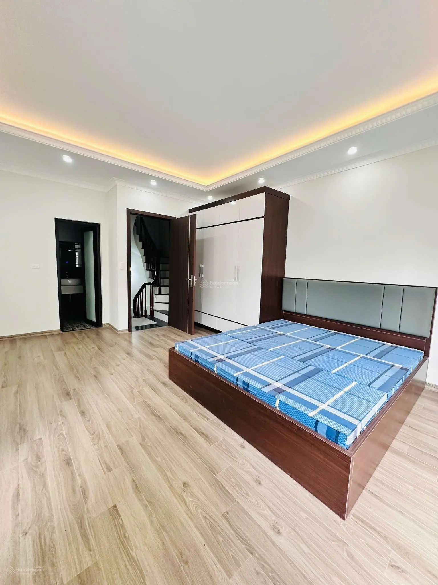 Bán nhà văn hội, 35 m2, 5 tầng, lô góc, full nội thất. cách ô tô tránh 28 m, giá 6.95 tỷ