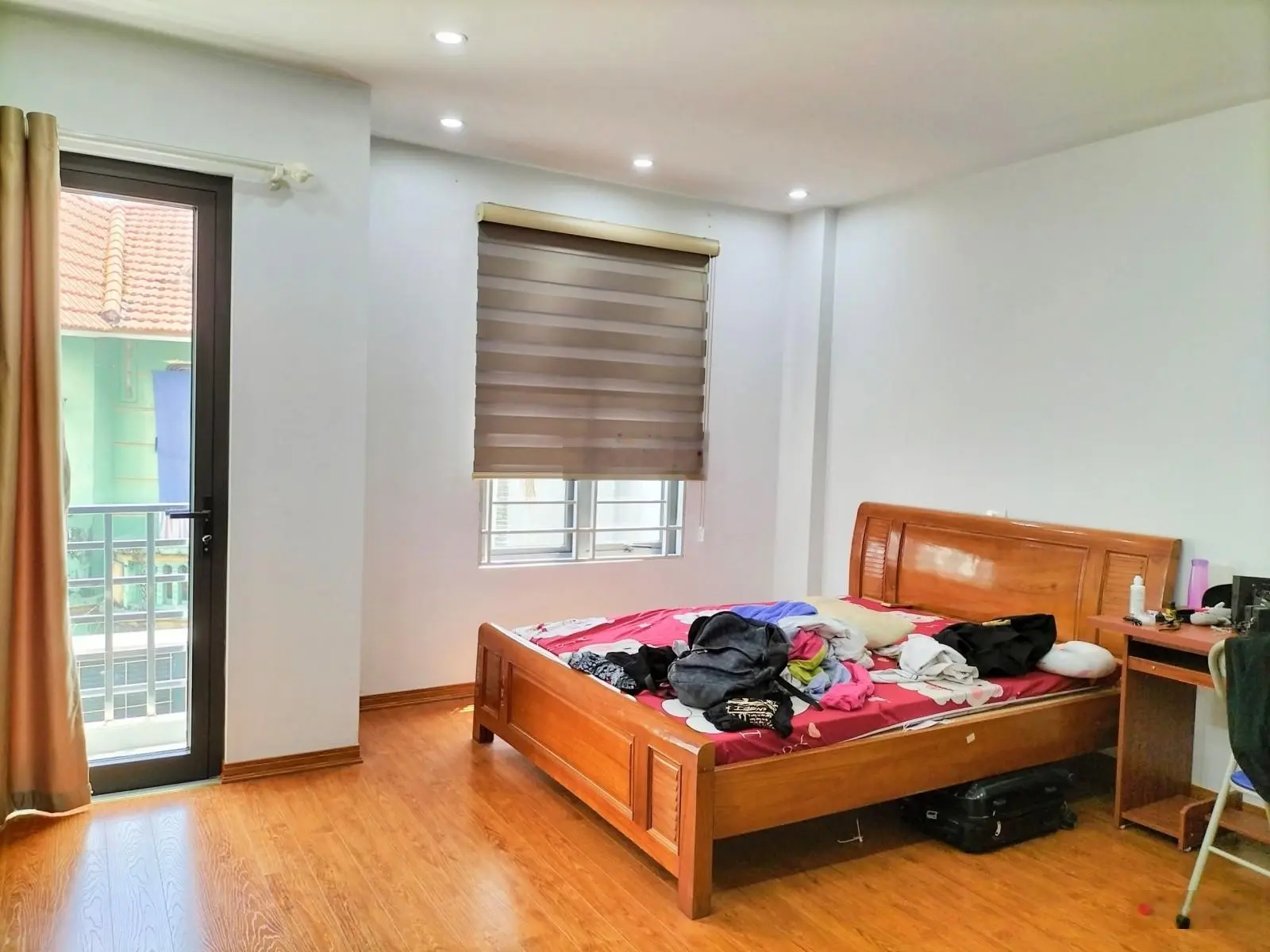 Bán gấp nhà phố Hoàng Cầu 42m 4 tầng mặt tiền 3,8m hơn 7 tỷ ôtô đỗ cửa KD