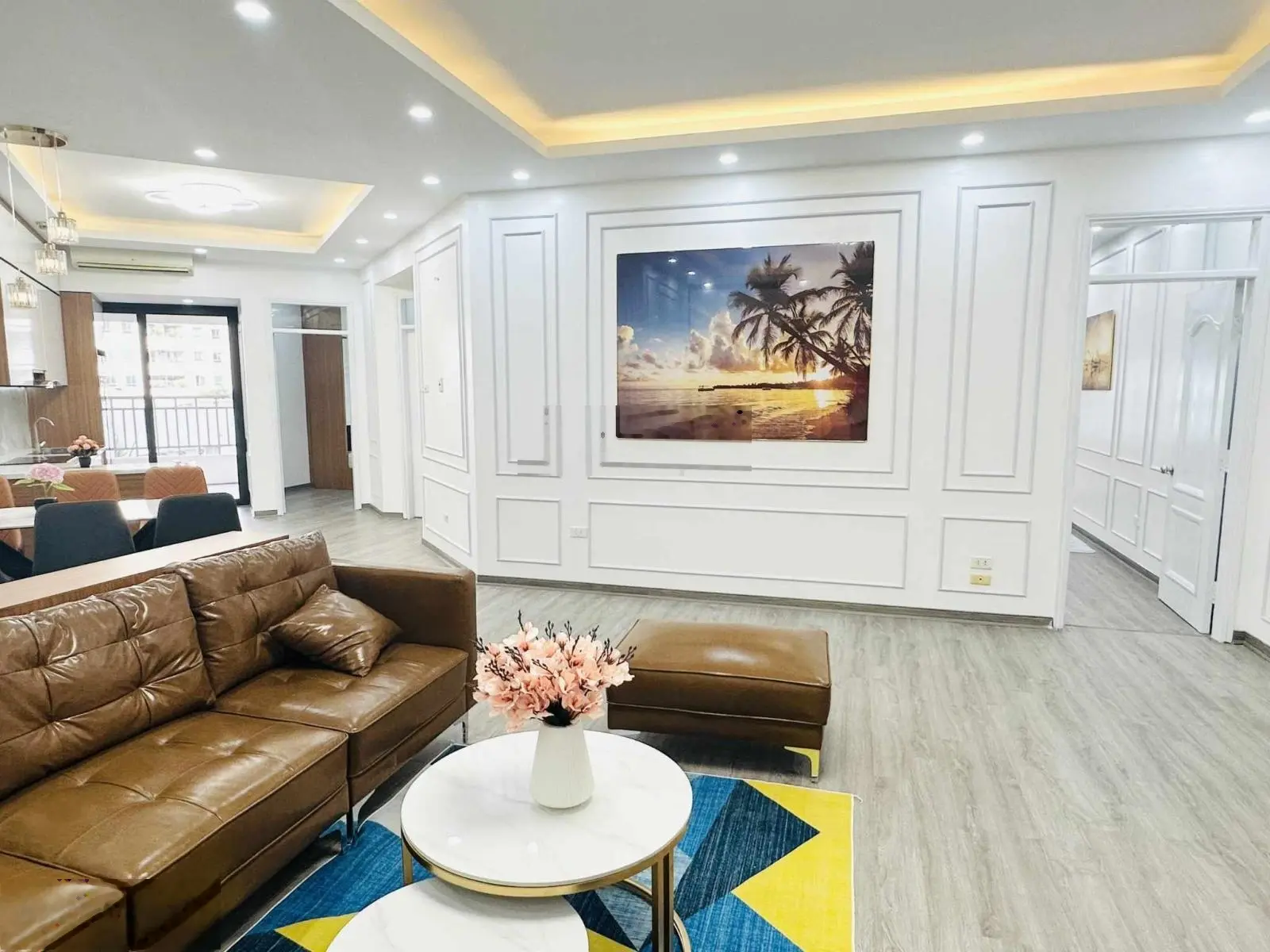 Gia đình cần bán căn 3pn, 2wc, S = 133m2, giá 6.3 tỷ, tại Riverside Garden, sổ đỏ. LH: 0985 232 ***