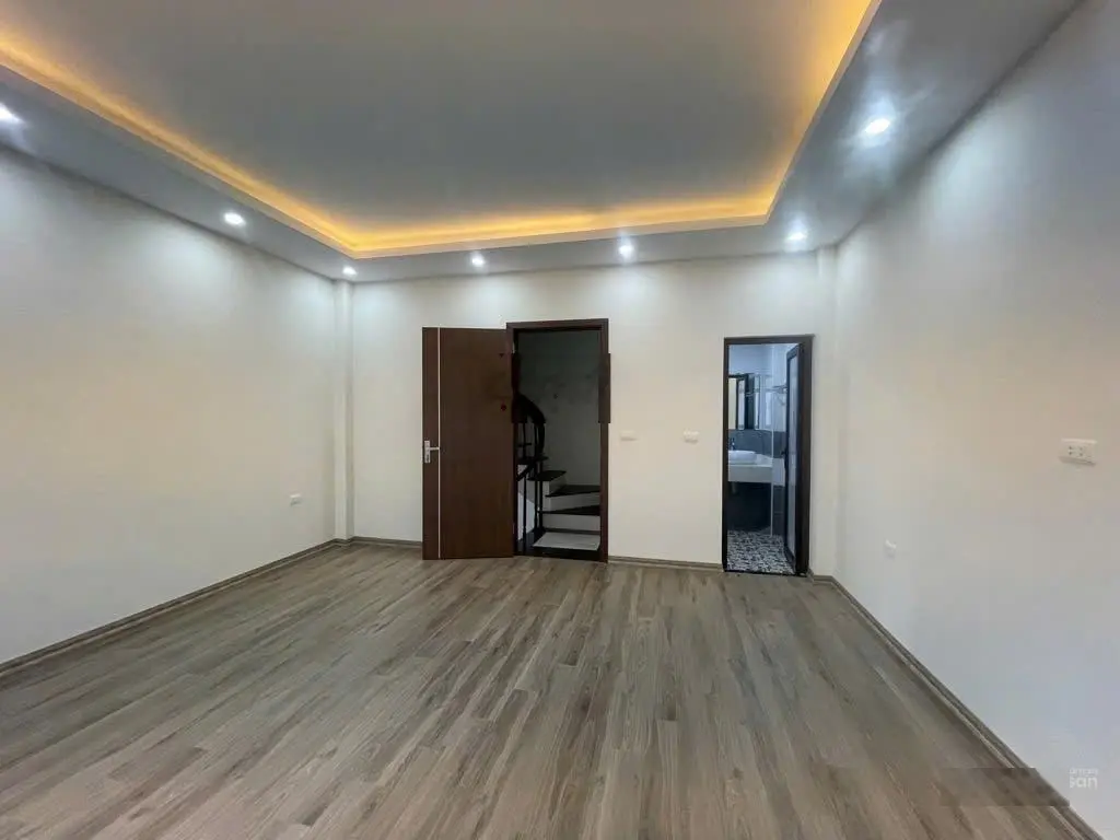 Bán nhanh nhà Hậu Ái, 30m2, dân xây mới 5 tầng, chỉ nhỉnh 4 tỷ