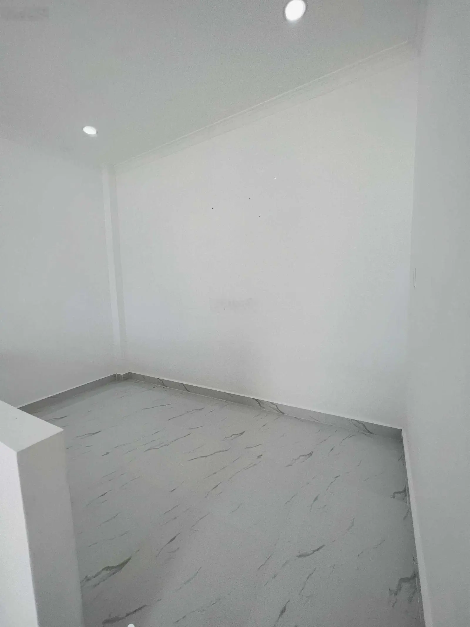 Nhà SHR 3 lầu 4 phòng ngủ 1 phòng thờ sân thượng 1 tum DT 50m2