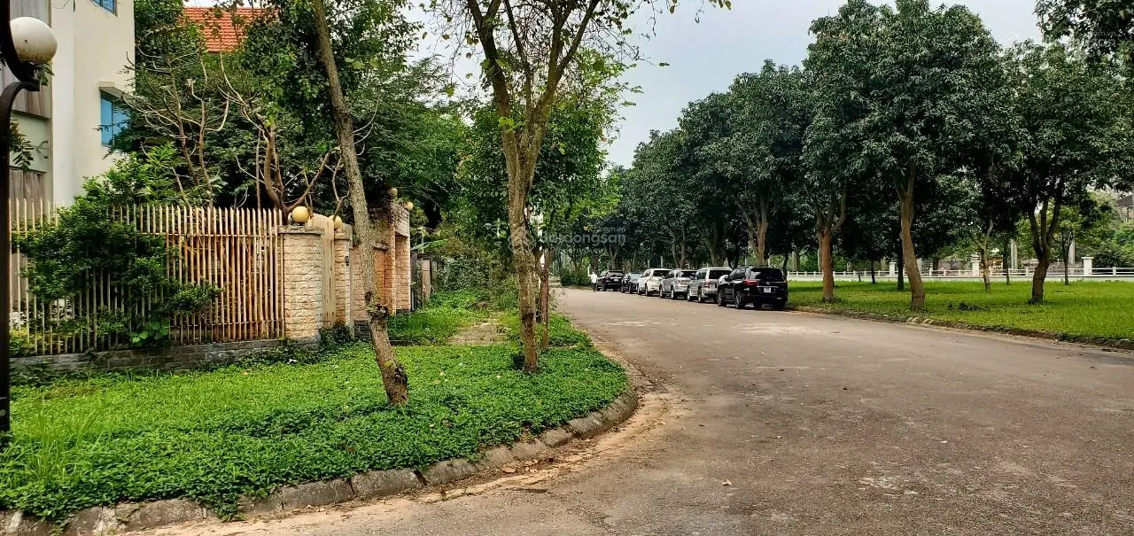Bán biệt thự mặt sông tại Quang Minh Long Việt
