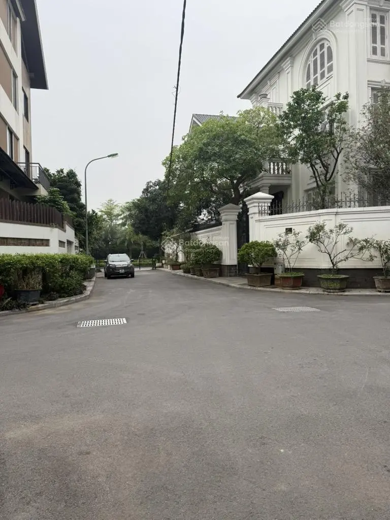Bán nhà Tư Đình, Cổ Linh, DT: 66m2 x MT: 5m, Giá: 18.6 tỷ.