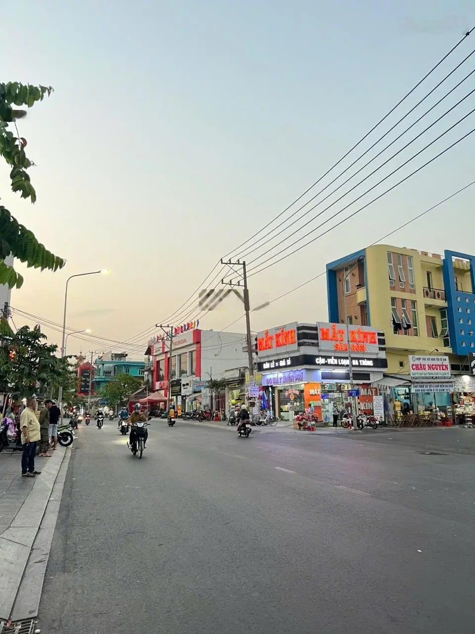 Nhà ngang 6m mt Nguyễn An Ninh tp Dĩ An DT 206m2 vị trí đẹp kinh doanh ViP